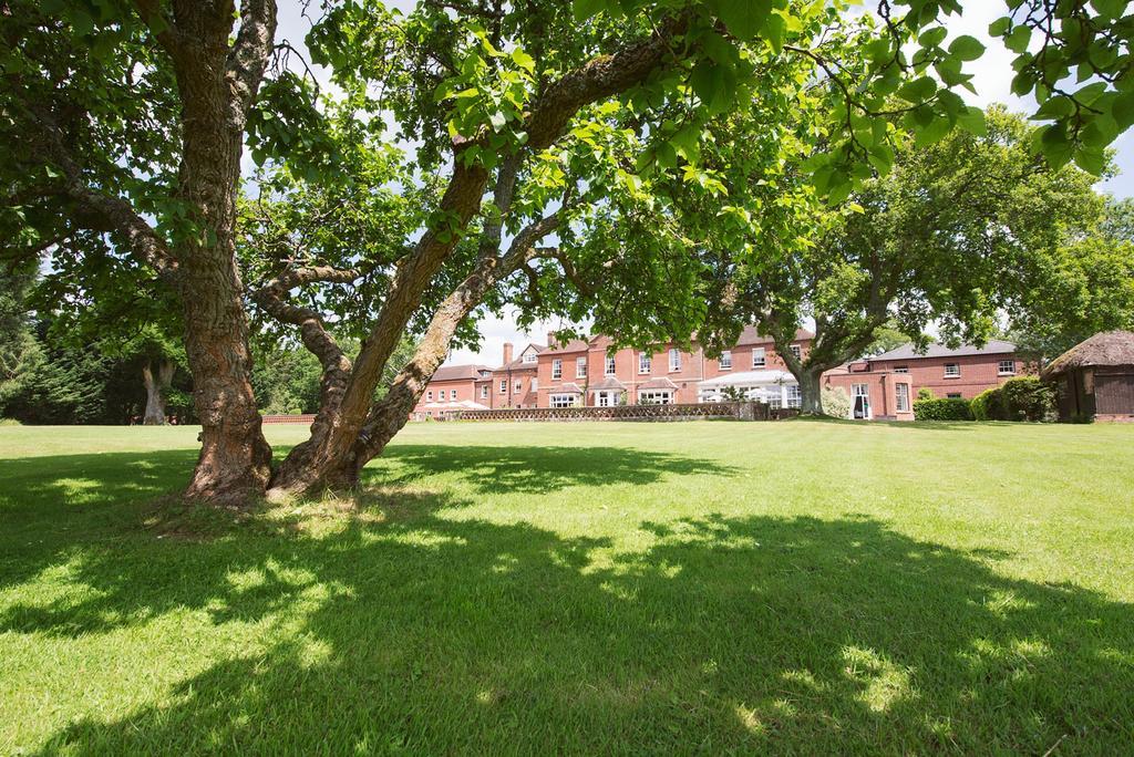 Bartley Lodge Hotel Линдхорст Экстерьер фото